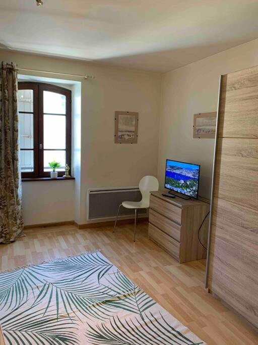 Aubenas Plein Centre Tout Pres Du Chateau Exteriör bild